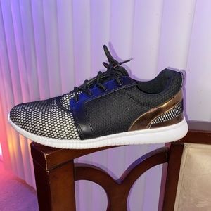 ShoeDazzle Sneaker, Size 9.5